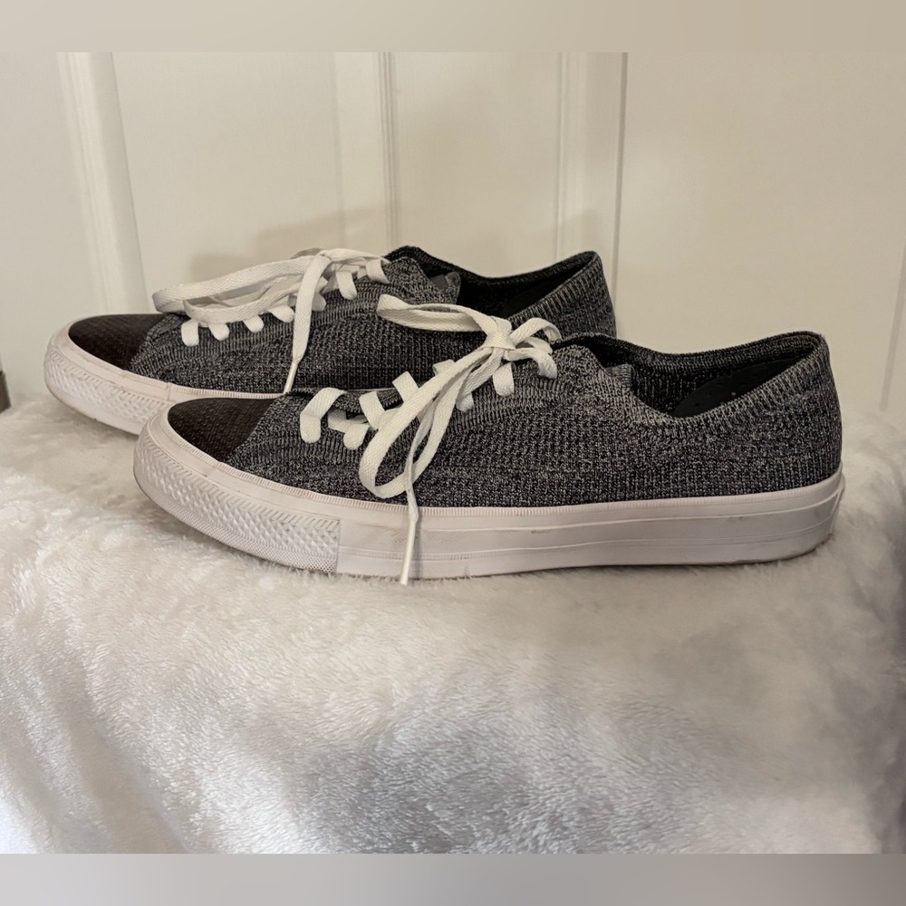 M9/W11 Converse Gray and Black Sneakers (Stretchy/Breathable material)
